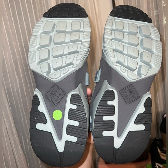 New Nike shoes - Picture 6 of 9